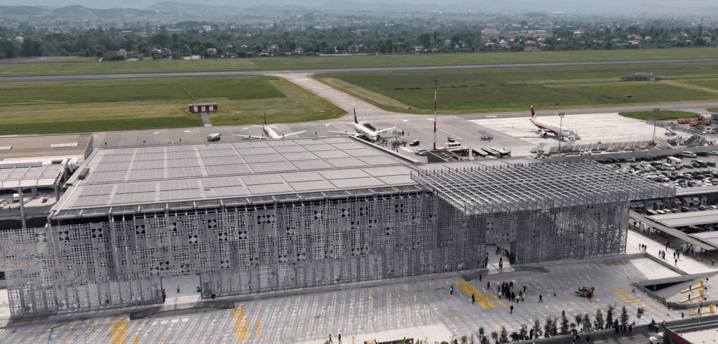 Eurocontrol ul sërish tarifat aeroportuale për Tiranën dhe Kukësin, ja sa do të paguhet